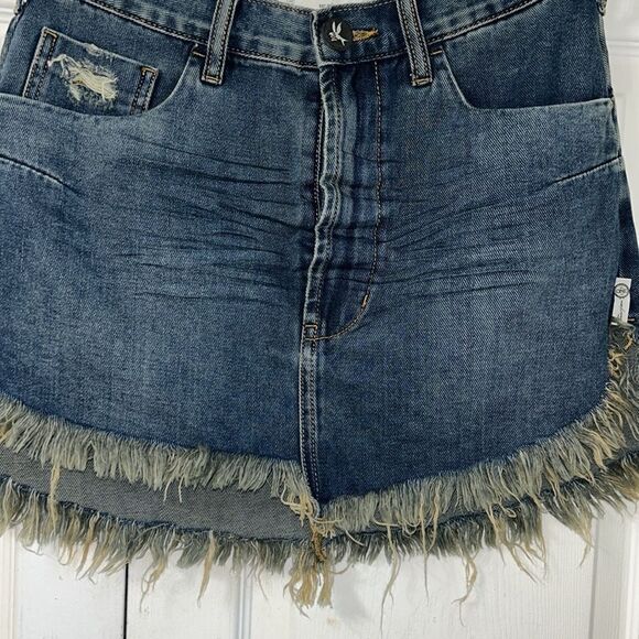 Revolve One Teaspoon Dirty Indigo Frayed Hem Cotton Mini Jeans Skirt(Size 26) - Picture 11 of 12
